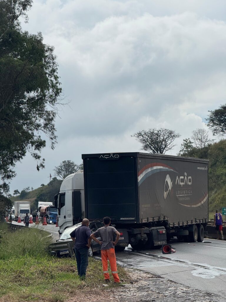 ACIDENTE COM CARRETA FECHA A SERRA DE ITAGUARA SENTIDO SÃO PAULO