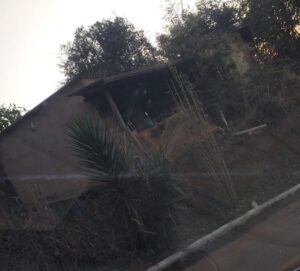 VIZINHO ENTRA EM CASA EM CHAMAS E SALVA IDOSA DURANTE INCÊNDIO EM CRUCILÂNDIA